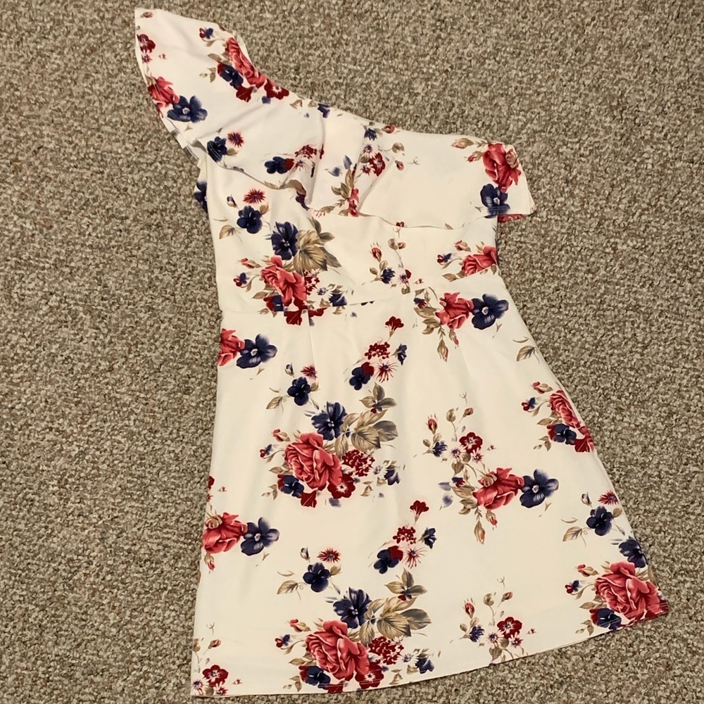 Medium Suzy Shier Ruffle Over the Shoulder Floral Mini Dress